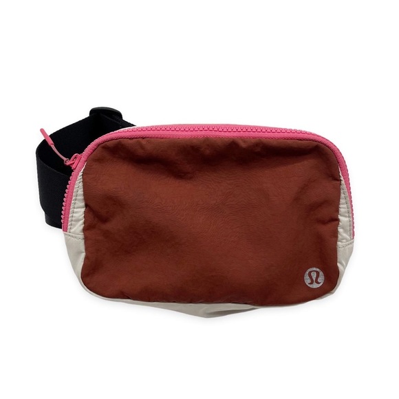 lululemon athletica Handbags - Lululemon Everywhere Belt Bag *1L